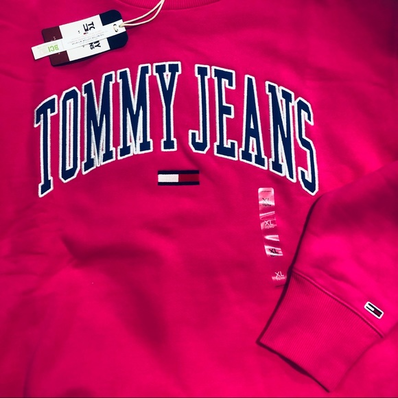NWT TOMMY JEANS Classics Logo Sweatshirt - Picture 4 of 4